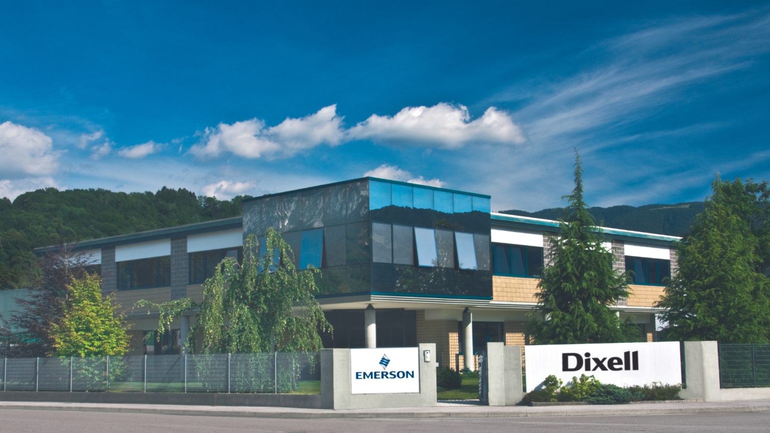 Dixell – Emerson: leader globale nel settore della refrigerazione, del condizionamento e del retail.