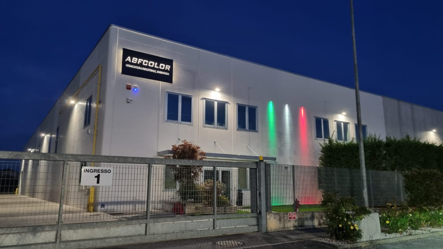 ABFColor srl: opera nel settore della verniciatura industriale a polveri, sabbiatura e granigliatura.
