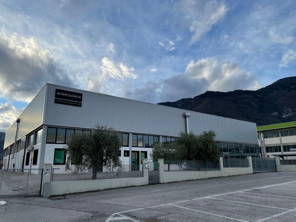 Intertecnica srl: progettazione e realizzazione di stampi per materie plastiche.